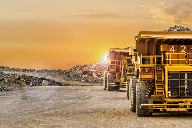 Large,Yellow,Dump,Trucks,Transporting,Platinum,Ore,For,Processing